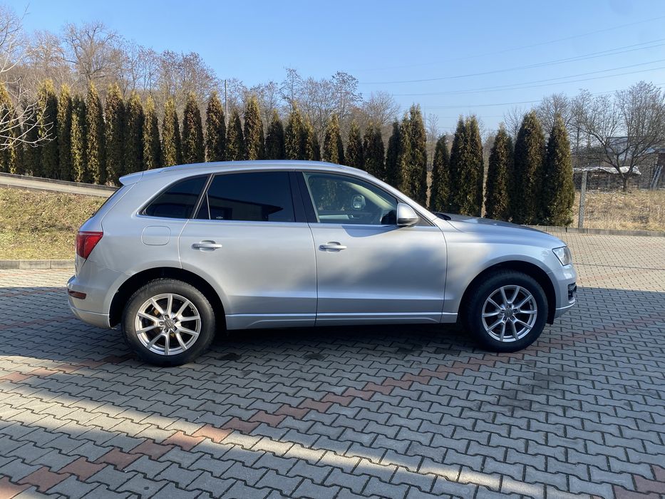 Dezmembrez Audi Q5 2.0tdi