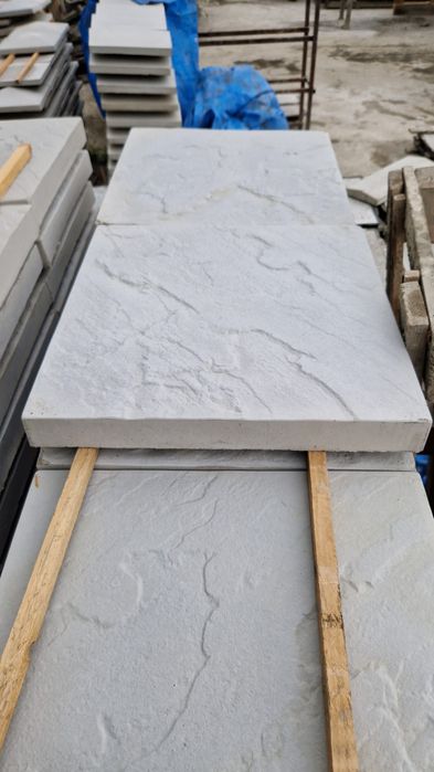 Dale din beton simple finisate sau cu model pavaj bordura