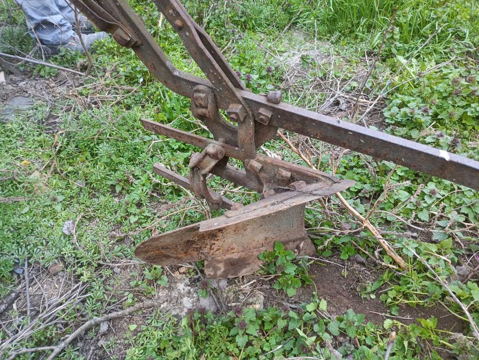 Стар немски плуг от ковано желязо