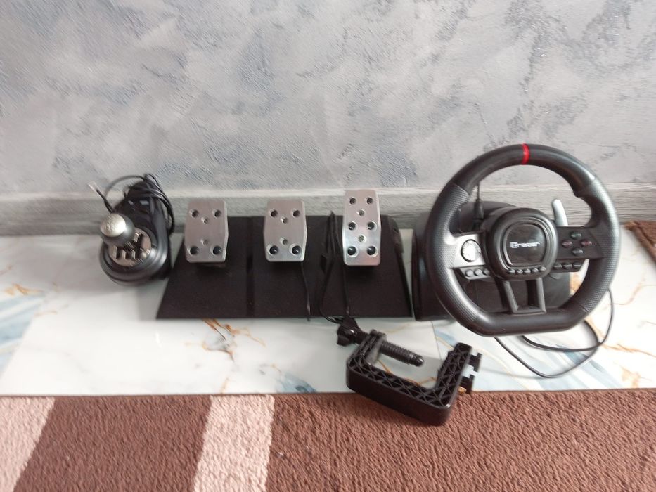 Volan cu pedale utilizat de 4 ori