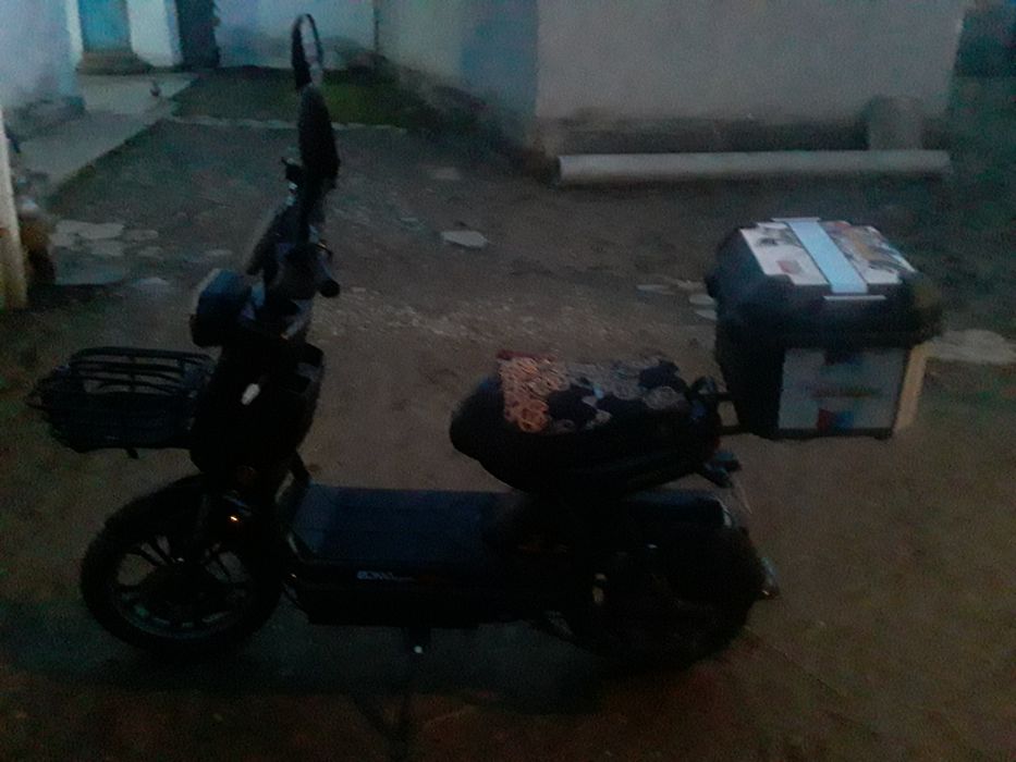 Sukuter yangi 3 oy xaydalgan srochna sotiladi