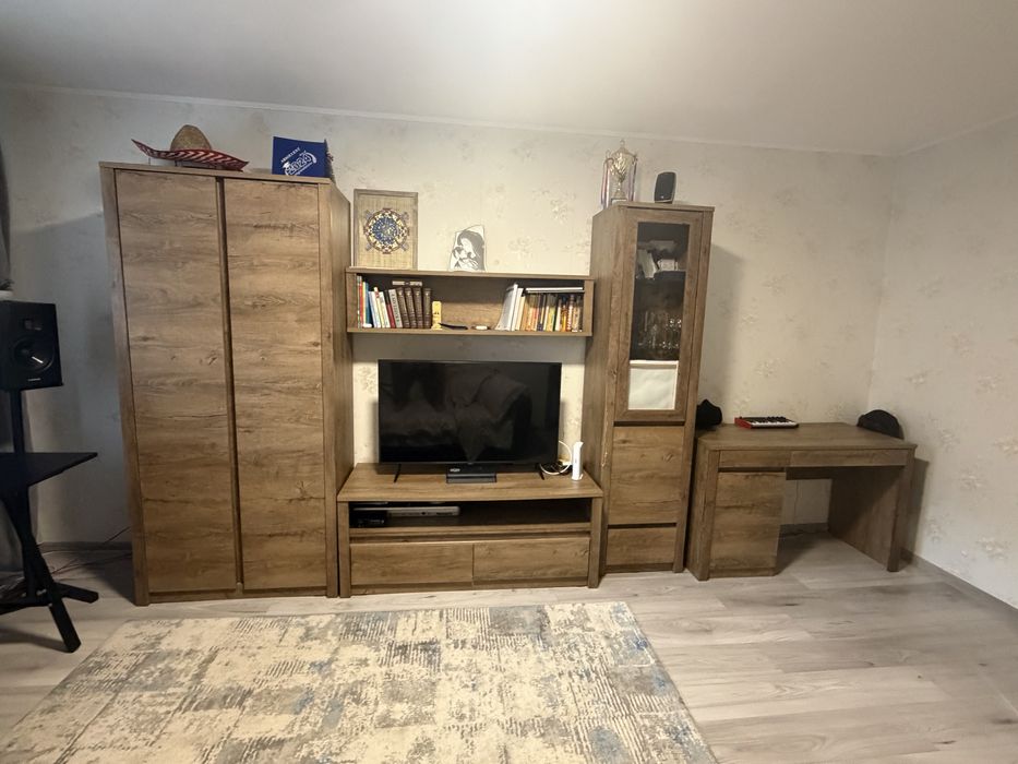Mobilă sufragerie completă – stil modern, finisaj stejar rustic, stare foarte bună