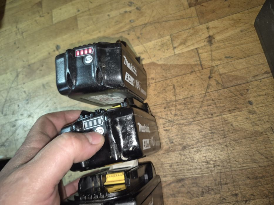 Acumulator baterie MAKITA 18v 3 4  5 ah si Incarcator MAKITA DC 18