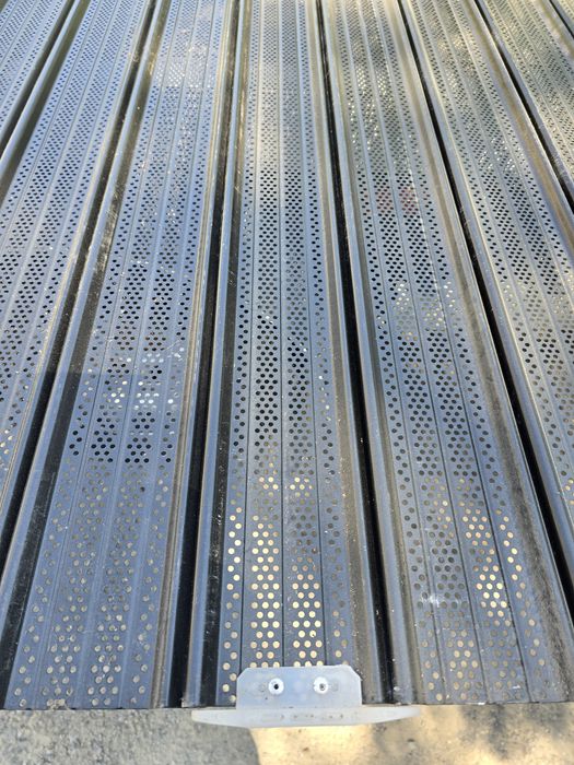 РОЛЕТНА ЩОРА.Перфорирани ламели.Цвят Черна .Без Водачи