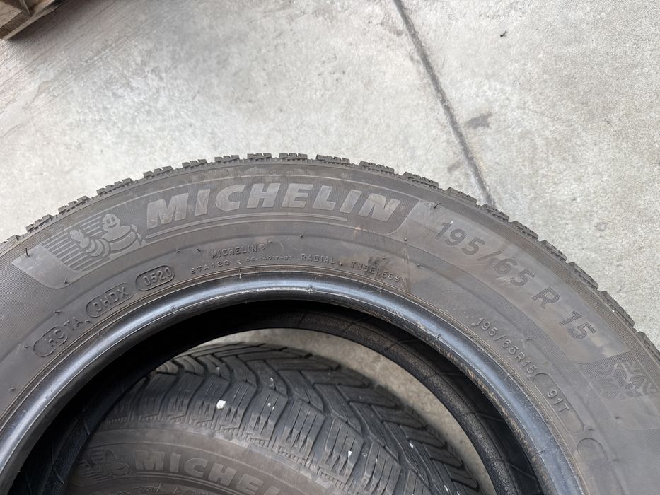 4бр. ОТЛИЧНИ Зимни Гуми 195/65R/15 -MICHELIN- DOT:0520- 6.2мм.+6.0мм.
