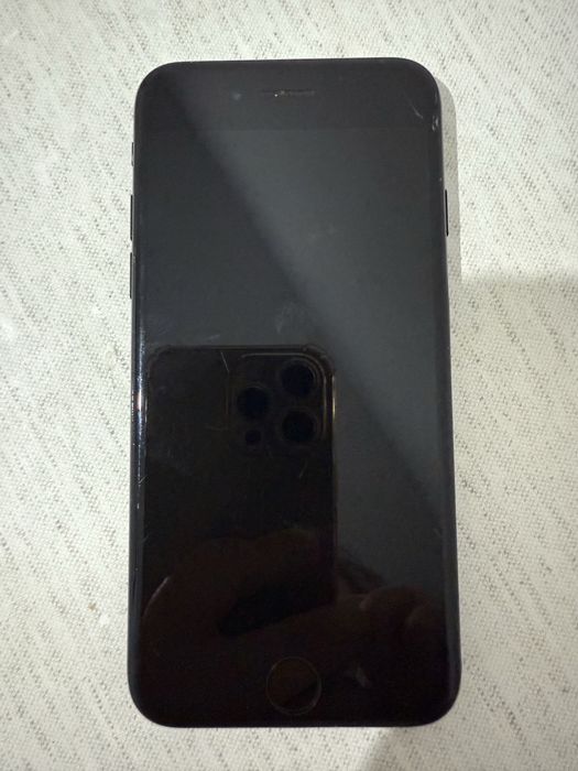 Срочно  Продаю Айфон 8