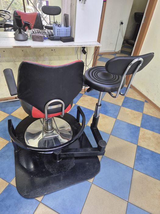 Продам чёрный кресло для барберов