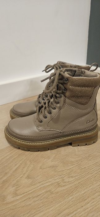 Ghetute Clarks ,marimea 31 ,o singura purtare
