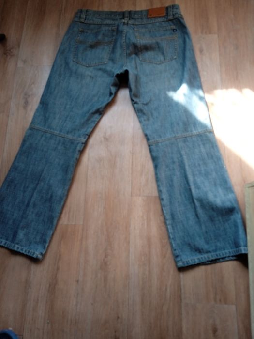 Продам джинсы мужские