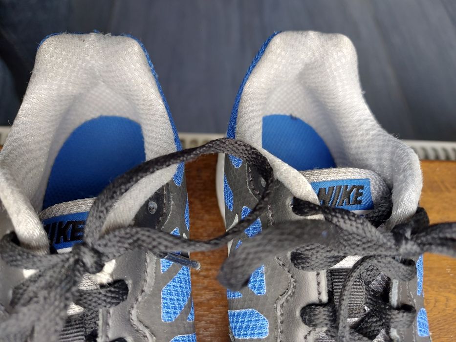 Vând încălțăminte  sport Nike mărimea 32