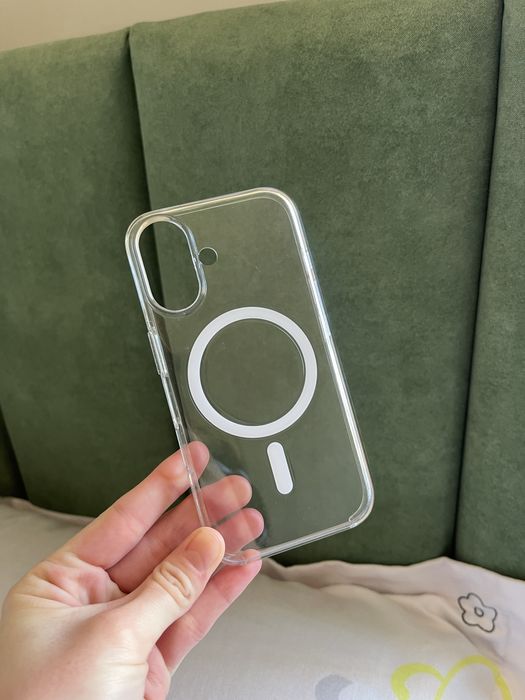 Продам чехлы на iPhone 16