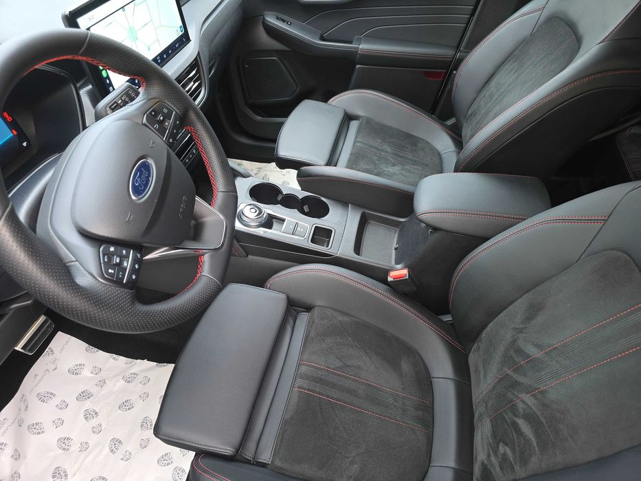 Ford Kuga IMPECABIL, in garantie inca 4 ani si 2 luni, nivel echipare ST line X +dotari optionale, duratec phev 243 cp at 18.300 km.