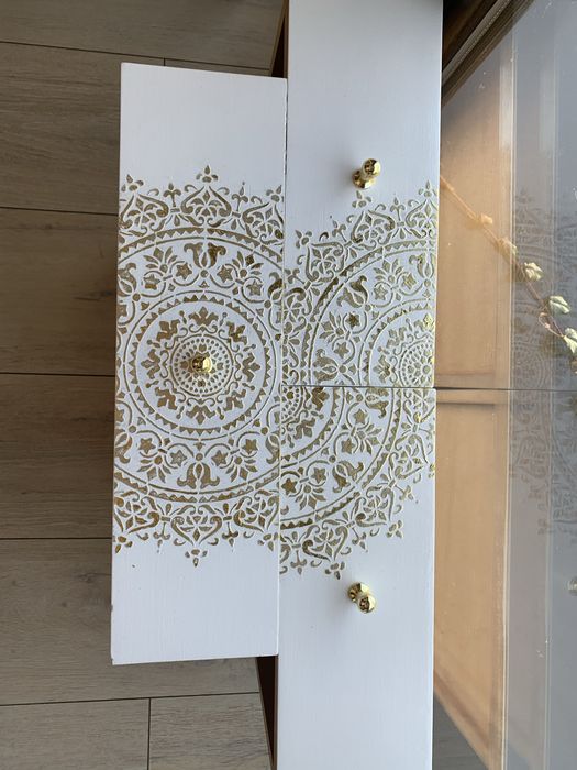 Comoda sau bancuta reconditionata din lemn masiv