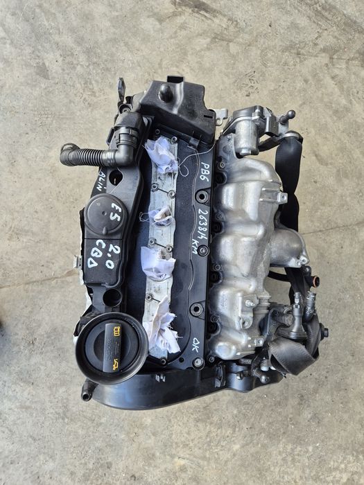 Injectoare vw passat b6 2.0 tdi cod injector 0445116030 sau 03L130277 cod motor CBD an 2009 euro 5 cu doar 263814 km