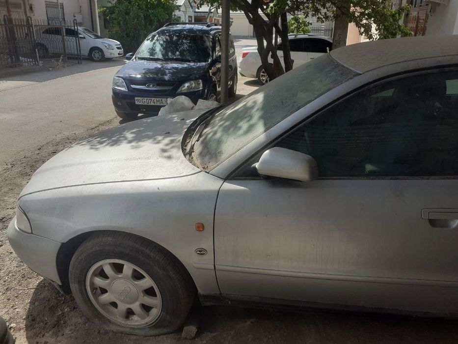 Audi A4 shu trushi sotiladi yurub trubdi 100%