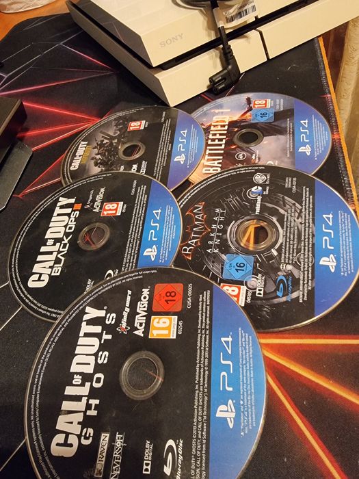 PlayStation 4. Cititi descrierea.