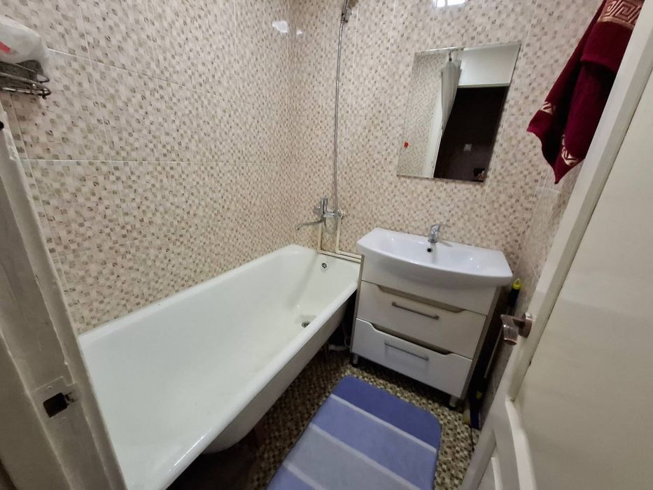 Tenisniykort yonida Luboyga beriladi