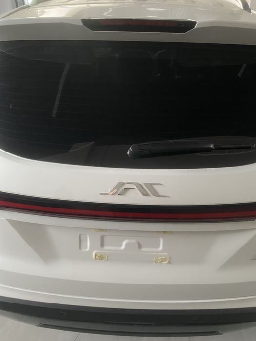 JAC JS8 крассовер