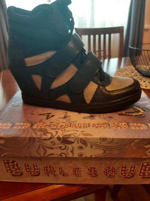 Кроссовки женские