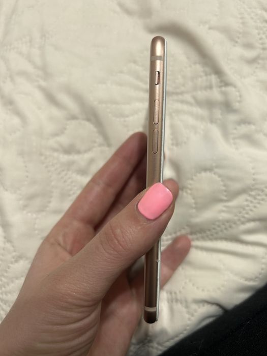 Продавам IPhone 8 Rose Gold 64GB