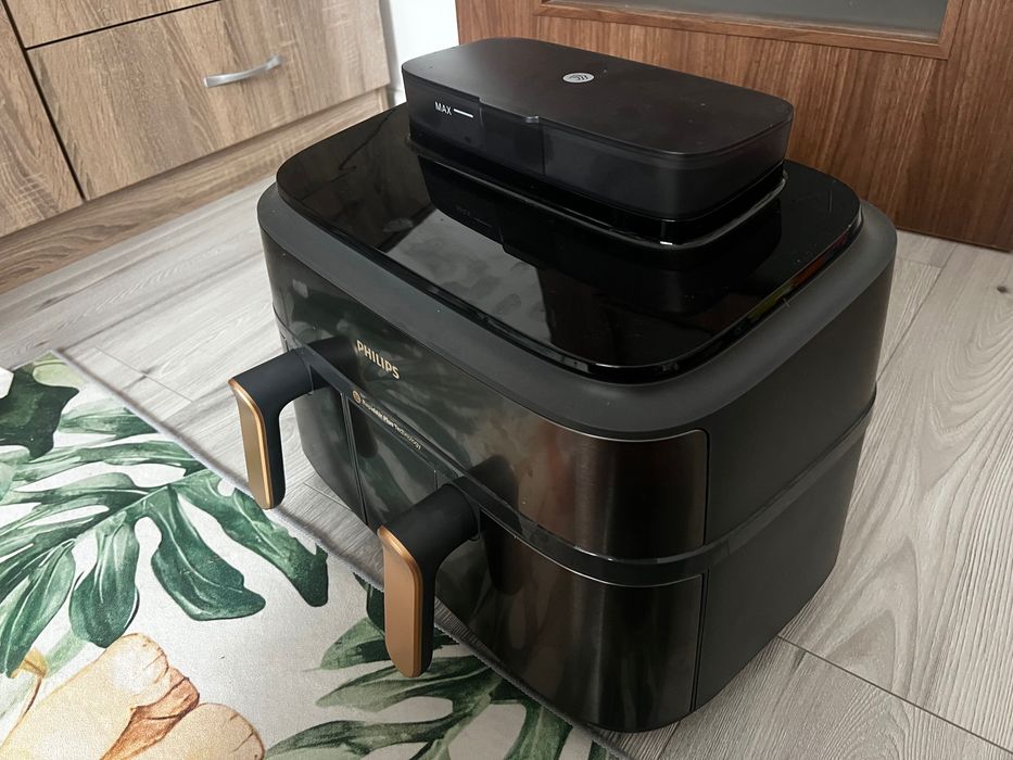 Airfryer Philips Seria 5000 cu aer cald si abur