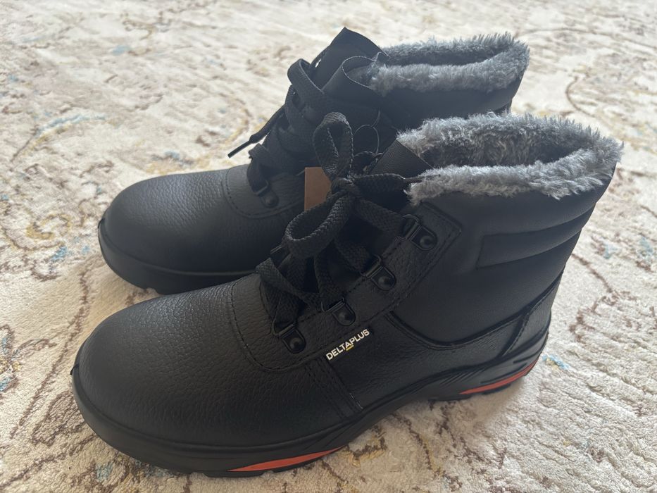 Продам зимнюю спецобувь