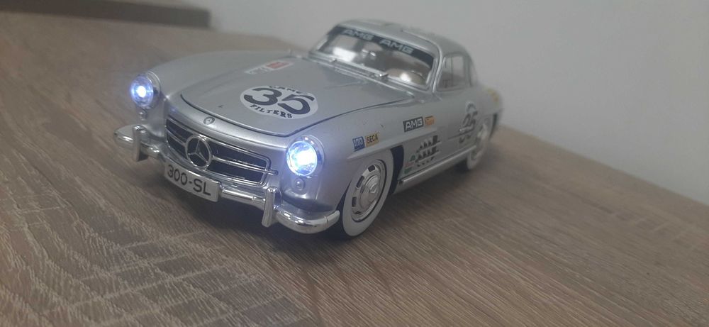 Количка мерсерес 300sl перфектно састояние