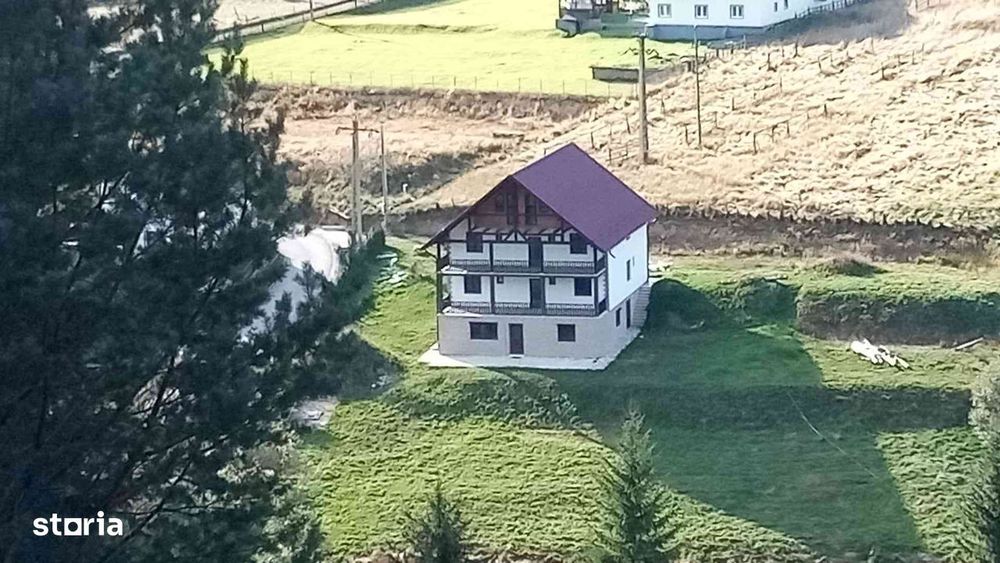 Vilă / Pensiune în Pasul Mestecăniș - Bucovina/ 465 mp/Teren Panoramic