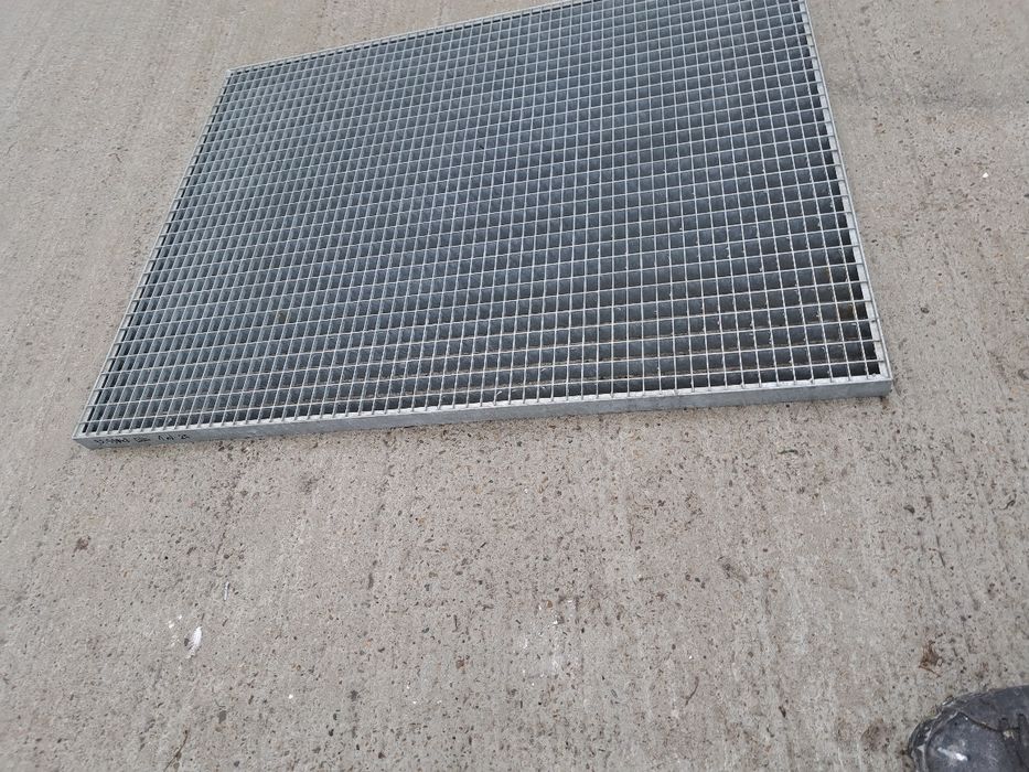 Gratare zincate la diferite dimensiuni debitam la dimensiunea dorită d