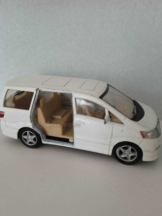 Кола Количка TOYOTA ALPHARD от Kinsmart