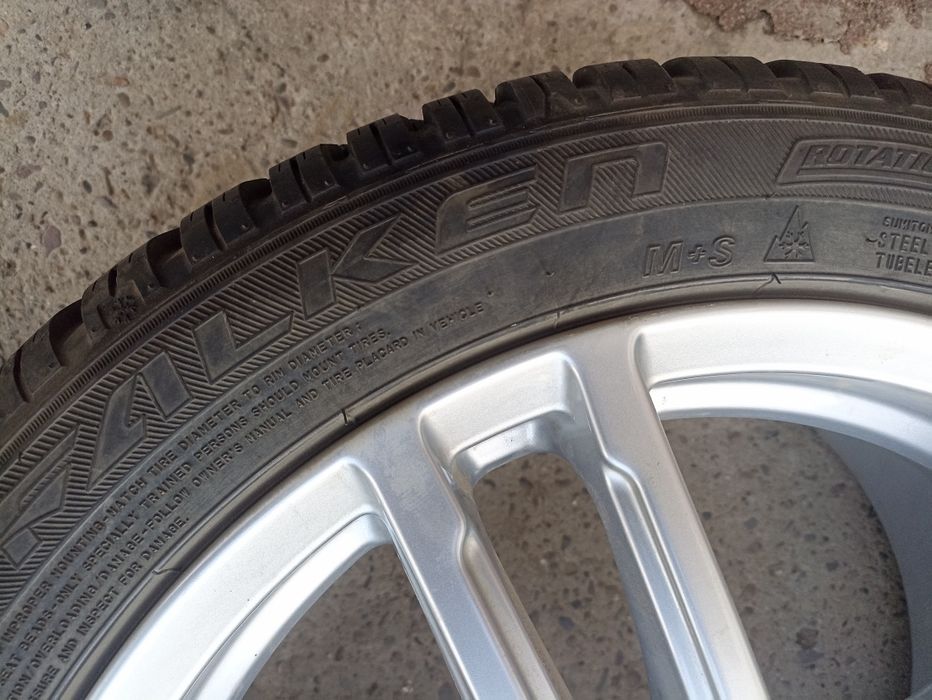 Vând jante aliaj cu cauciucuri iarna Toyota