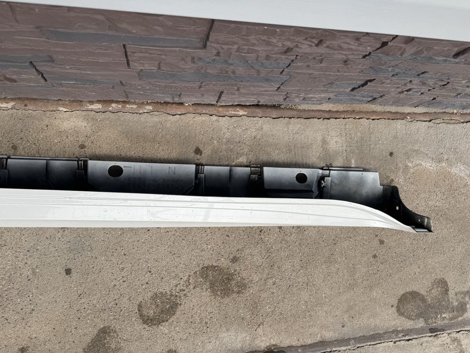 Порог оригинал правый для Camry 70