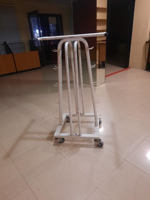 Стойка под гантели