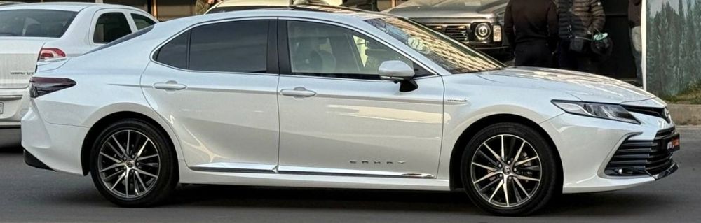 Tayota Camry Hybrid full pozitsiya 2023-yil 2.5mator SROCHNA SOTILADI!