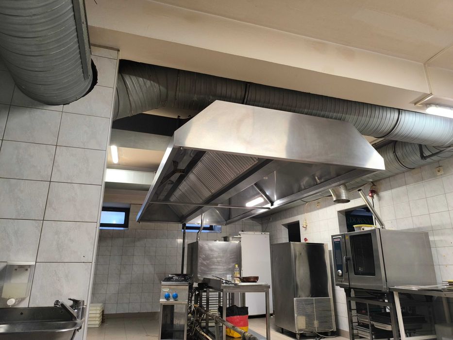 Sistem profesional de ventilatie pentru bucatarie.