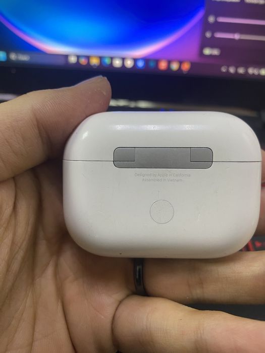 Airpods Pro. Оригинал. Кейс+ один наушник