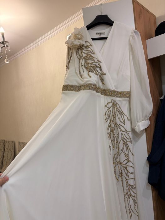 Белое шифоновое платье