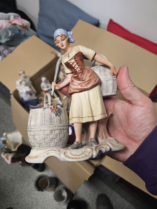 Bibelouri porțelan, alabastru, ceramica, sticla si cristal.