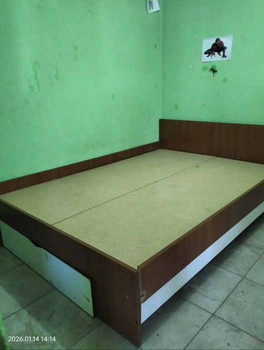 Vând pat 140x200 cu saltea