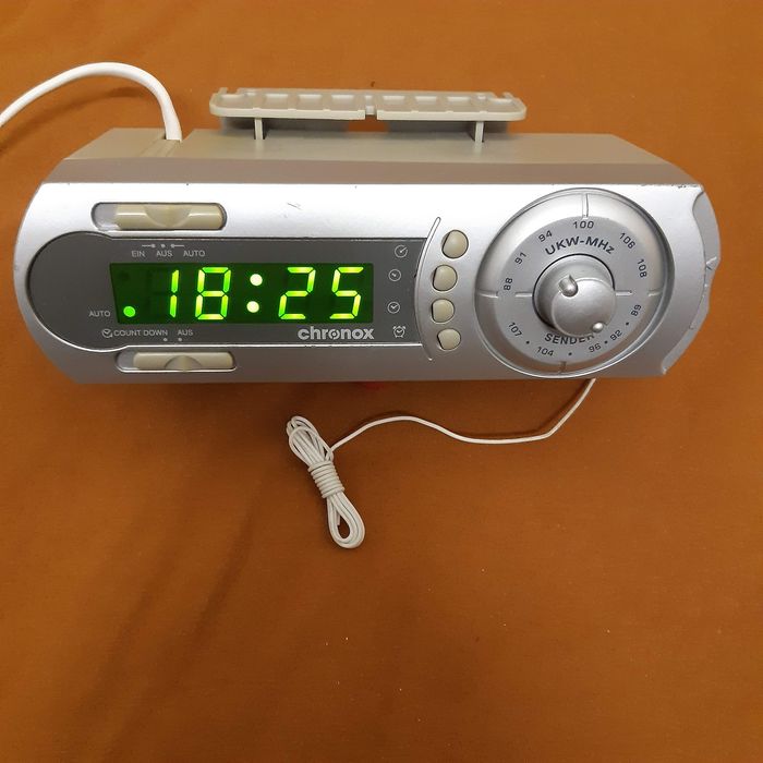 Radio cu ceas pentru bucătărie.