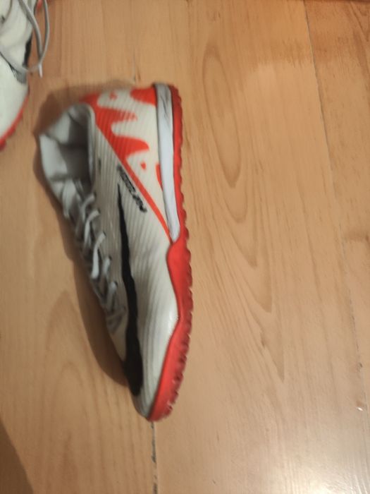 Продам сороконожки 39 размер nike