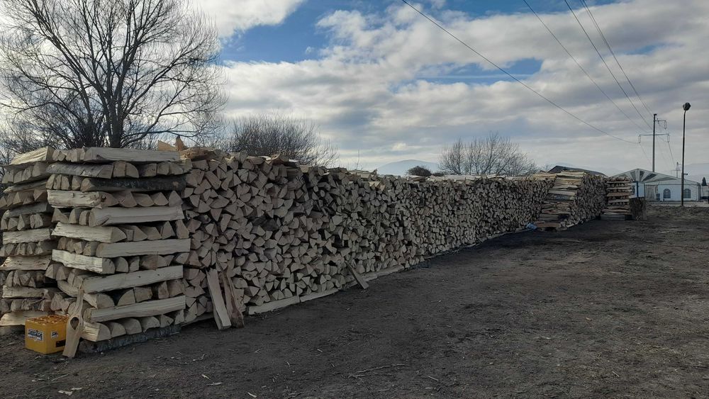 Vând lemne de foc–FAG (esență tare),deșeuri din brad și cherestea!