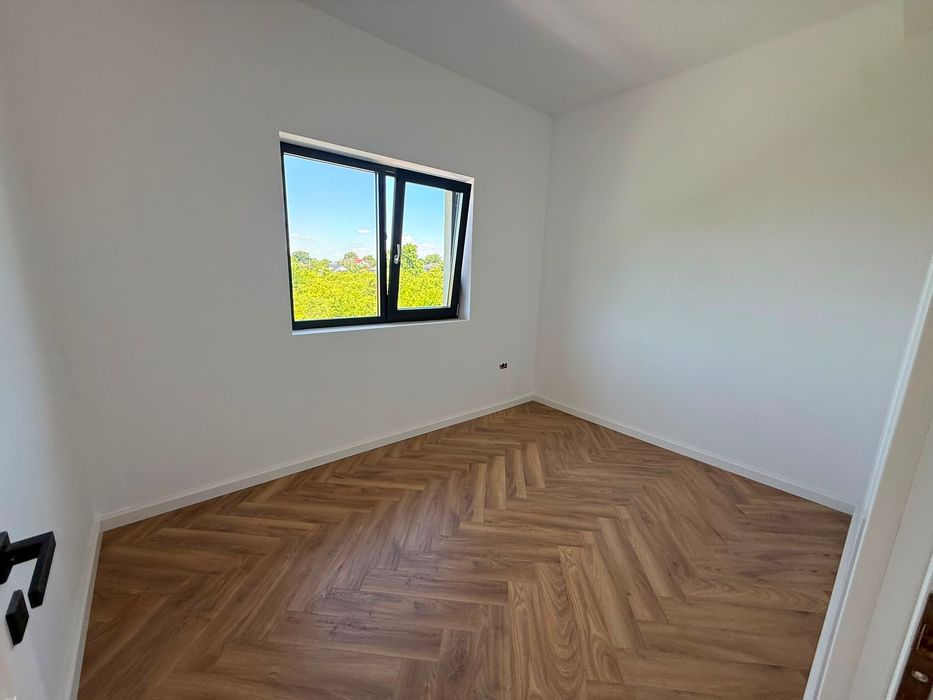 Vila duplex intabulata in Hlincea, 2,5 km de lidl poitiers,  toate utilitatile