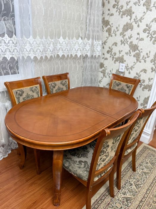 Продам стол в копмлекте 6 стульев