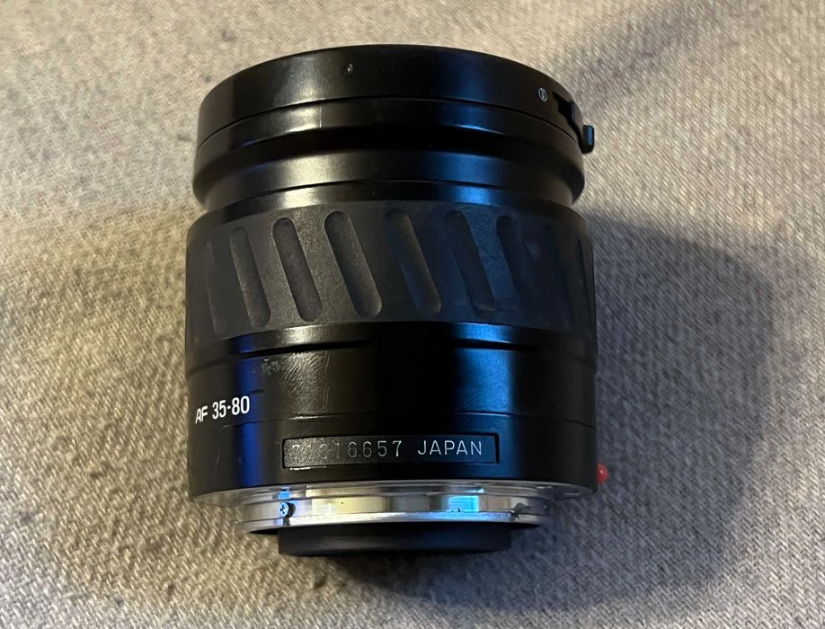 Obiectiv Minolta AF 35-80mm f4-5.6 cu jaluzea fata