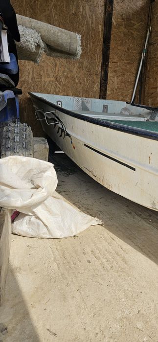 Oferta barca de fibra la preț de gonflabila