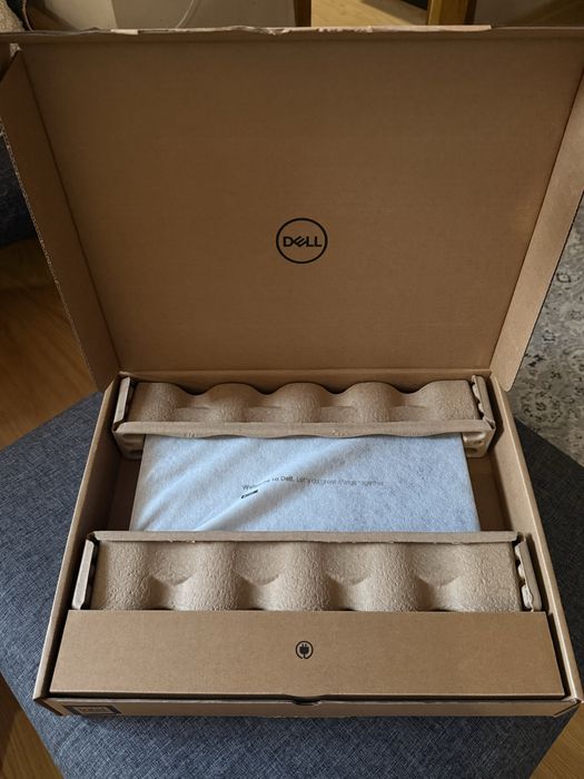 Лаптоп Dell 15 DC15250