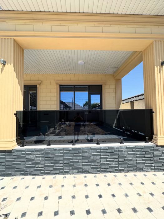 Стеклянная перила, перила, ограждения.