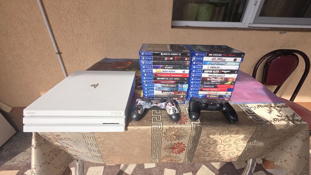 PS 4 Pro 1tb cu 30 de jocuri