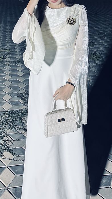 Платье вечернее молочное